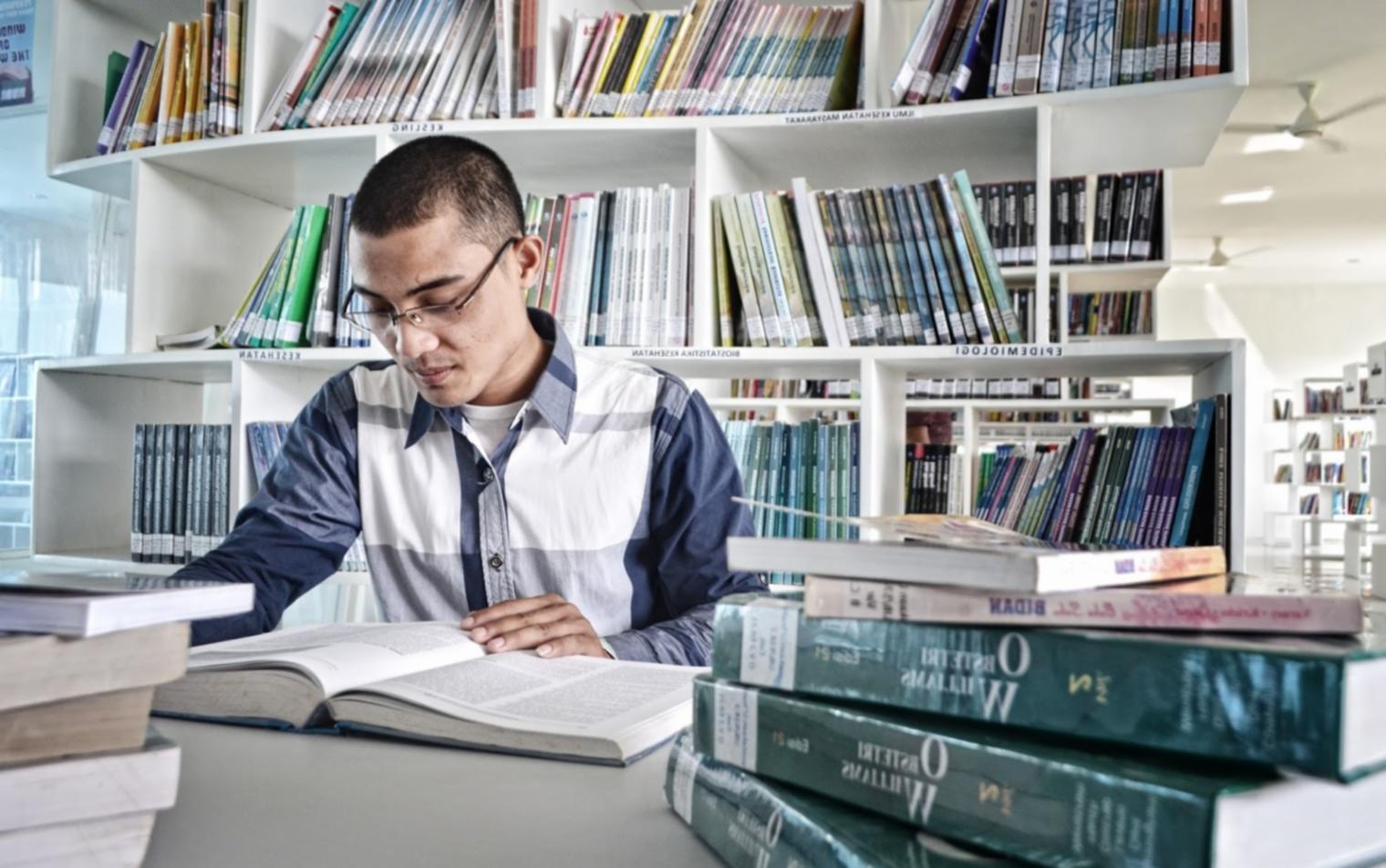Lerngruppe beim gemeinsamen Austausch